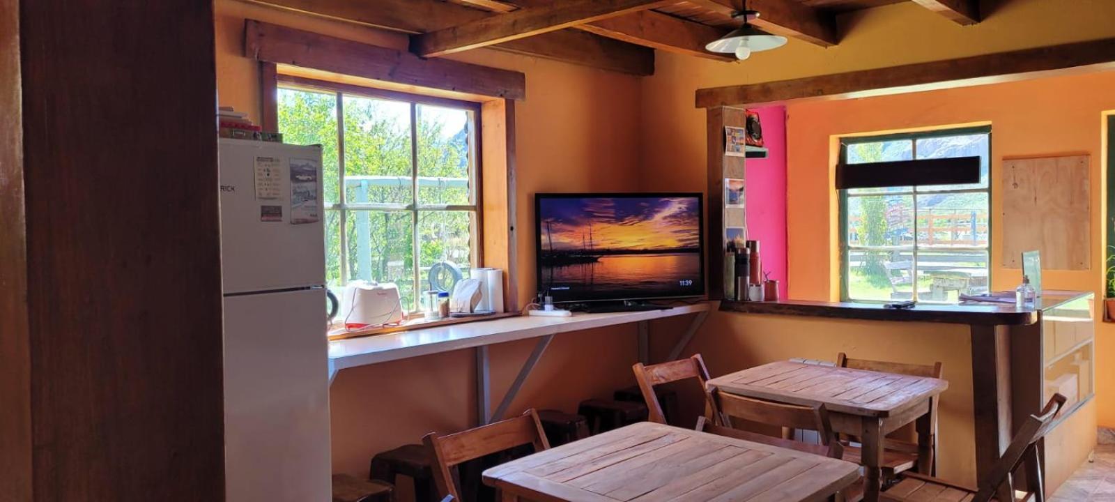 Hostel Las Cuatro Estaciones 厄尔查尔坦 外观 照片
