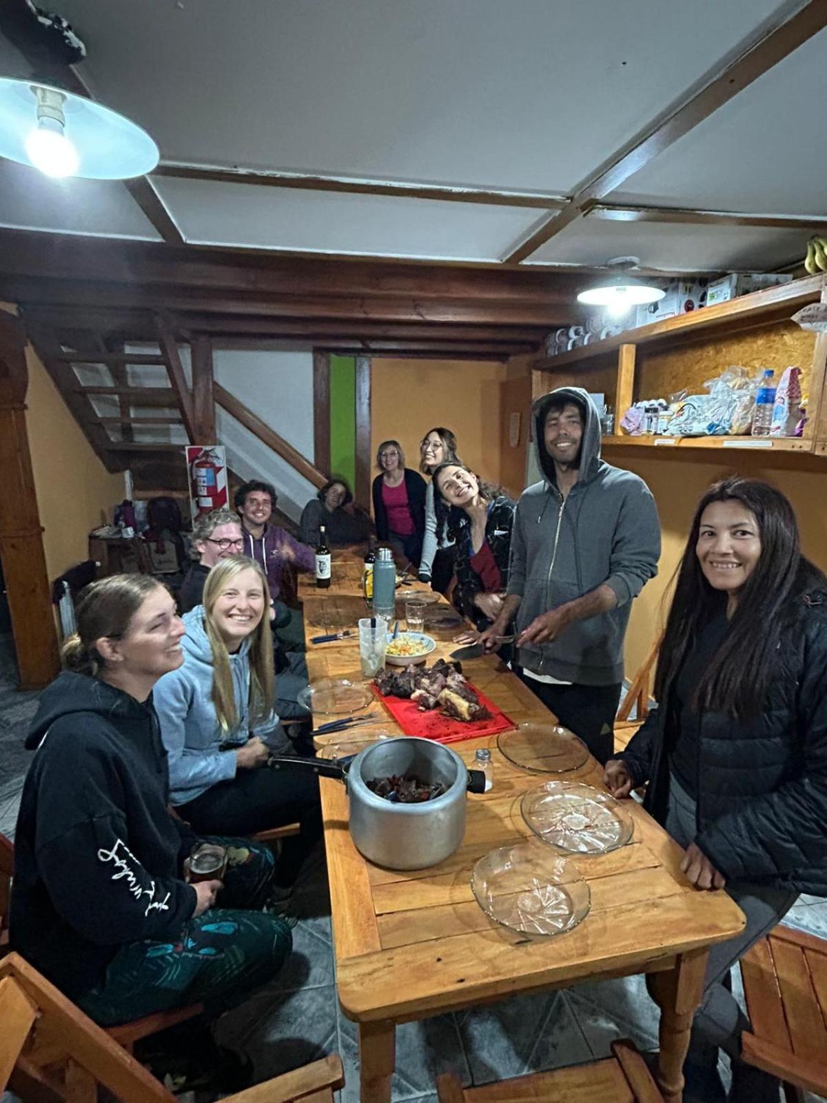 Hostel Las Cuatro Estaciones 厄尔查尔坦 外观 照片