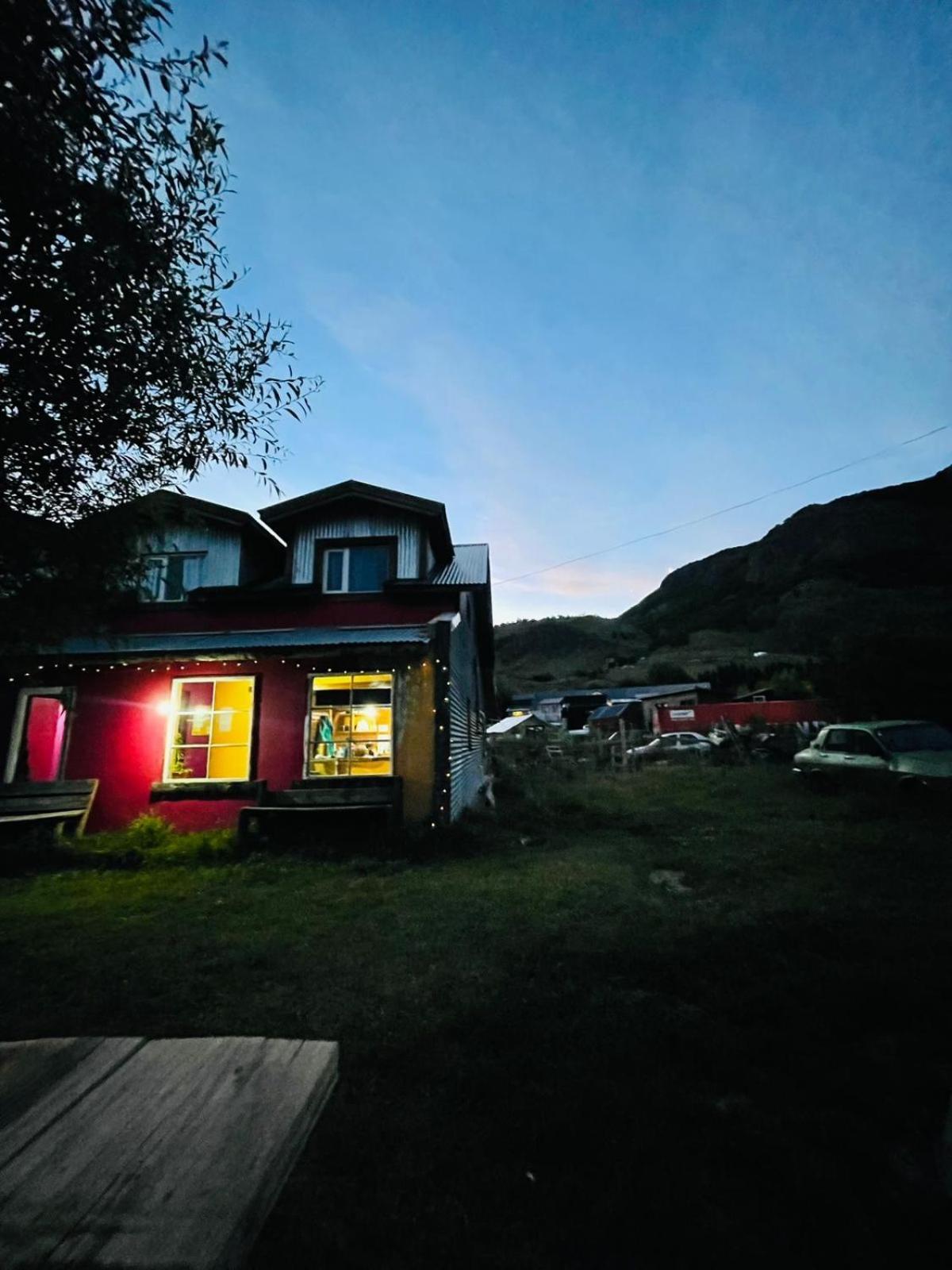 Hostel Las Cuatro Estaciones 厄尔查尔坦 外观 照片