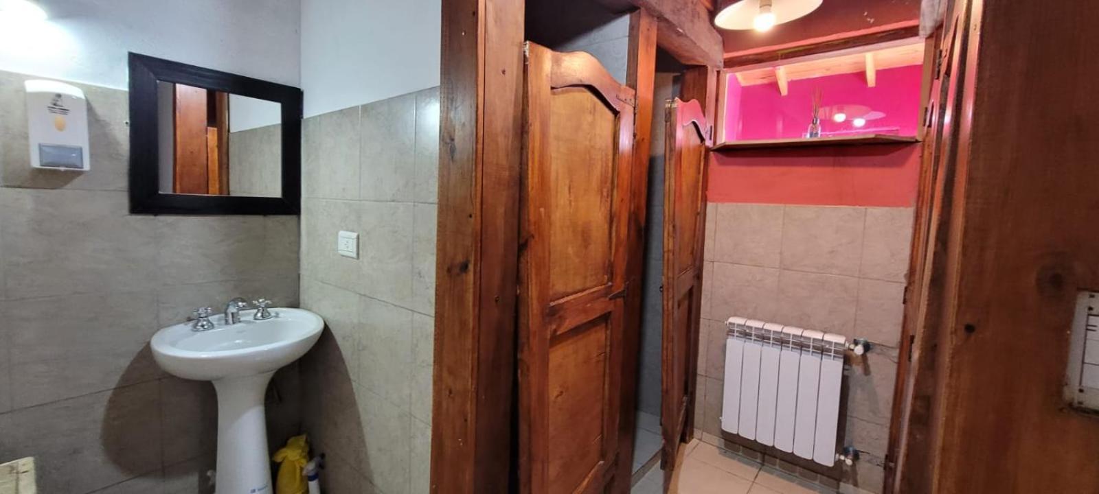 Hostel Las Cuatro Estaciones 厄尔查尔坦 外观 照片