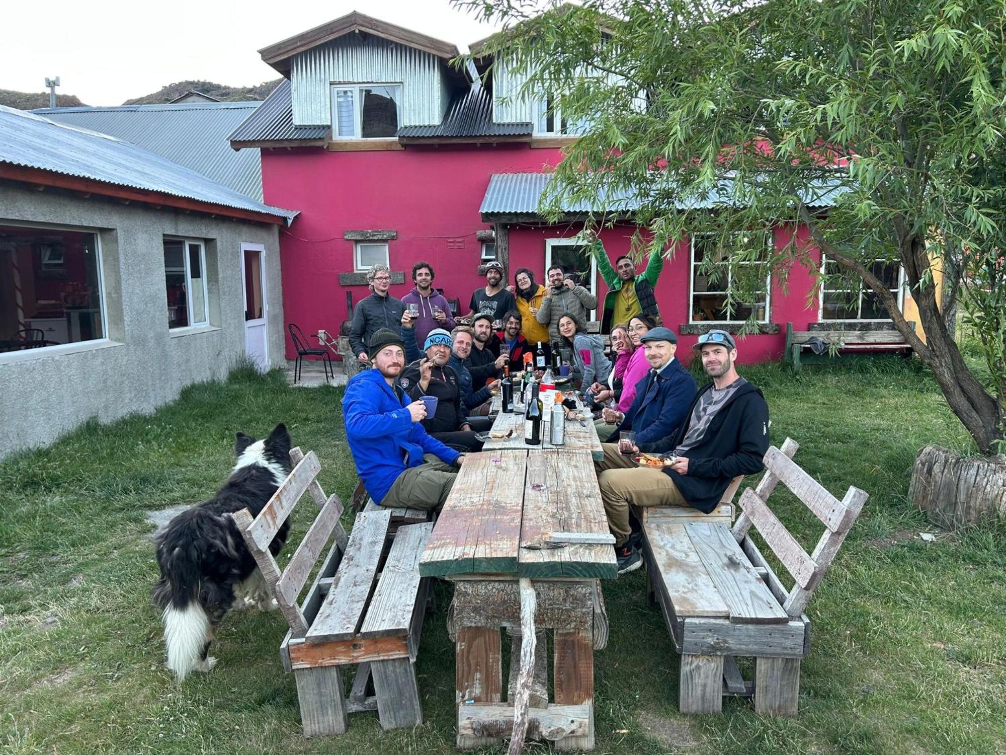 Hostel Las Cuatro Estaciones 厄尔查尔坦 外观 照片
